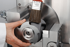Grinding tools can be removed with a single motion for a simple cleaning