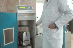Indirect tensile strength test machine