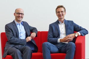 Dr Benedikt Sitte and Dr Dominik Wörsdörfer talking to ZKG