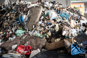 1 The Atlas 5500 in action: input …