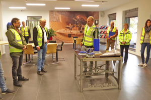 2 Oliver Dreweskracht explaining RefraSolid’s umbrella solution