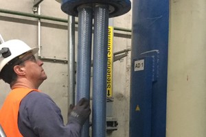 1 Replacement of compressed air filter elements in the compressed air station of a cement plant. The SMF filter elements with the innovative filtration technology UltraPleat ensure high retention rates with minimum differential pressure