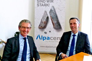 Lutz Weber (left) and Bernhard Auer, both Managing Directors of Alpacem, explain Alpacem’s strategy to ZKG Cement Lime Gypsum