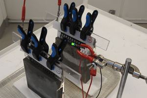 The researchers’ battery prototype