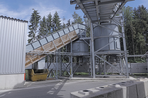 2 The BG OptiFeed is a screw conveyor with load cells. This allows the material to be continuously metered