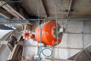 7 The outward facing valve allows safe servicing by one worker, without a shutdown