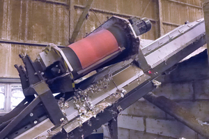 6 An overband magnet removes ferrous impurities from the end product