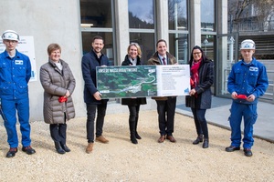 2 The chain of power plants was opened in the presence of State Councilor Sara Schaar and State Councilor Sebastian Schuschnig. From left to right: Matthias Rath (apprentice at w&p Zement), Mayor Gabriele Dörflinger, Provincial Councilor Sebastian Schuschnig, Christina Fromme-Knoch (owner representative and Chairman of the Supervisory Board of the Wietersdorf Group), Florian Salzer (Technical Director of w&p Zement and responsible for the revitalization of the Wietersdorf power plant chain), Provinc