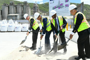 1 Cemex CEO, Fernando A. Gonzalez; Jamaica Prime Minister, Andrew Holness; Minister of Industry, Investment and Commerce; Senator Aubyn Hill; Chairman of Caribbean Cement Company Limited, Parris Lyew-Ayee (f.l.t.r.)