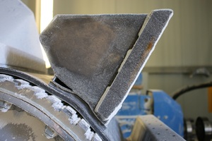 2 No material can penetrate between belt and bucket