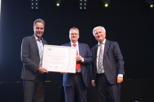 4 stela Laxhuber was recently awarded the Bavarian SME Prize (f.l.t.r.): XXXX XXXX, XXXXXXXXXX, Thomas Laxhuber, Managing Director, and Peter Glas, Vice President of the Lower Bavarian Chamber of Industry and Commerce