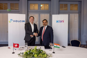 Jan Jenisch, CEO Holcim, and Gautam Adani, Chairman Adani Group, during the signing ceremony