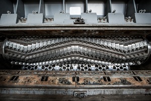 Patented W-rotor - Maximum cutting performance- 288 concave knifes, (60 x 60 mm) in 8 rows – each knife can be used up to 4 times- Homogeneous grain distribution- Quick blade change- Long service lives, low costs