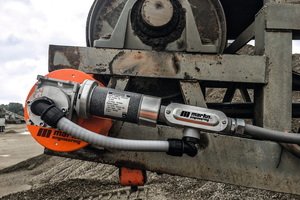 Automatic tensioner maintains optimum cleaning pressure without operator intervention