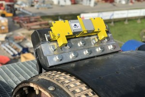 2 Test device for sensor monitoring of clamping connections on bucket elevators