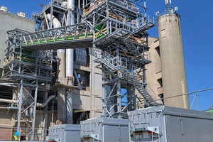 2 Kiln-ready delivery: In the new “EBS 5” loading terminal, the refuse-derived fuel deliveries go directly from the trailer to the kiln plant