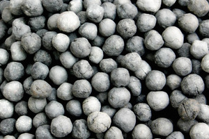 2 Cold DRI (left) and HBI (right) [23]