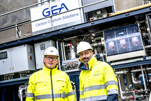 2 The Managing Director of Phoenix Zementwerke in Beckum, Marcel Gustav Krogbeumker (l.), with Dr. Felix Ortloff, Senior Director Carbon Capture Solutions at GEA. They will analyze the data from the pilot plant and use it to develop the scope for scaling up the system in the next stage