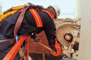 4 Factory-trained and MSHA-certified Martin technicians provide custom fitting, installation and tensioning