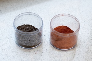 2 Right: the starting material, left: the material after treatment