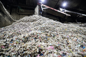 The high-calorific SRF produced as part of the demanding and quality-oriented process is stored in bunkers until the loading. Pader Entsorgung primarily supplies cement and power generation operations