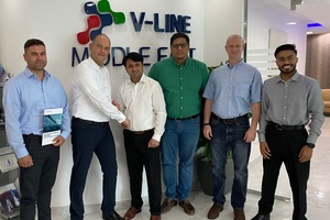 Signing the contract (f.l.t.r.): Bilal Jabboul, Area Sales Manager Conveying & Loading Systems Beumer Group, Andre Tissen, Sales Director EMEA Beumer Group, Waseem Sheriff, Head of Branch Management V-Line, Taha Iqbal, Product Manager Product Business V-Line, Boris Juchems, Area Sales Manager Beumer Group, Ziyad AlDakheel, Product Manager Conveying & Loading Systems V-Line