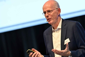 2 Dr. Martin Schneider, Chief Executive Officer VDZ