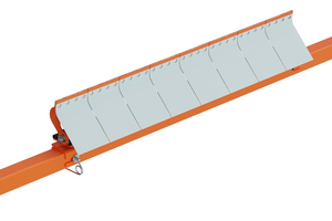 2 Deflector shields usher carryback into the discharge chute to prevent fouling the mainframe for easier maintenance