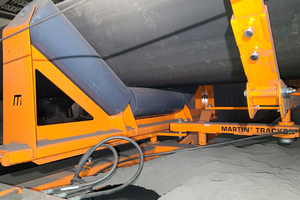 3 The pivoting idler assembly rotates in the opposite direction of the mistracking belt