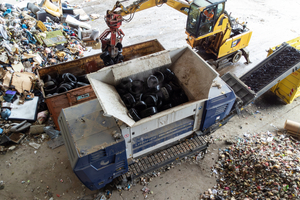 2 The Merak universal cutting system was developed for primary shredding as well as for the one-step processing of a wide variety of material streams to a defined output size of 80 to 300 mm