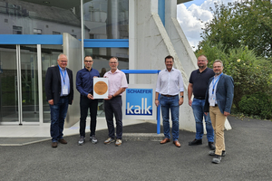 1 Schaefer Kalk receives the Occupational Health and Safety Employee Award from the German Lime Association