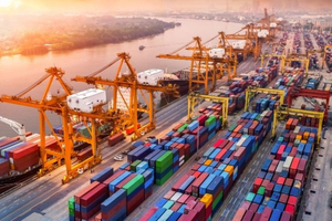 4 Container terminal