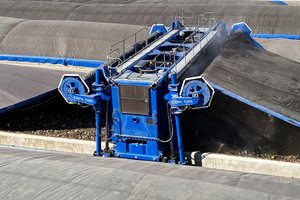 The fully automated BACKHUS CON turners guarantee the economic efficiency as well as a defined safe operation