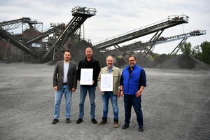 Derik Demond, Head of Traffic Construction Laboratory at FEhS – Institut für Baustoff-Forschung e.V.; Ricci Hoffmann, Head of Service Center Slag Processing Brandenburg and Hennigsdorf at thyssenkrupp MillServices & Systems; Dr. Michael Dohlen, Head of Research & Development / Quality Assurance at thyssenkrupp MillServices & Systems; Thomas Fischer, Managing Director Quality Assurance Secondary Building Materials GmbH (QUBA)