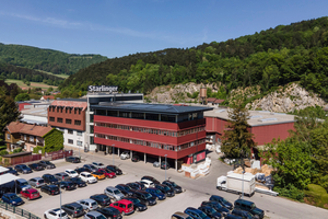 1 In Weissenbach/Lower Austria, Starlinger manufactures machinery for the production of woven plastic packaging. The family-owned company has been exporting its technology worldwide for more than 50 years
