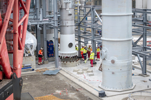 3 The crane lifted the 100 t component with a diameter of 2.50 m with pinpoint accuracy