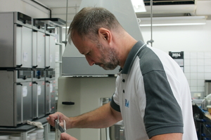 Determination of consistence of fresh mortar (by flow table)